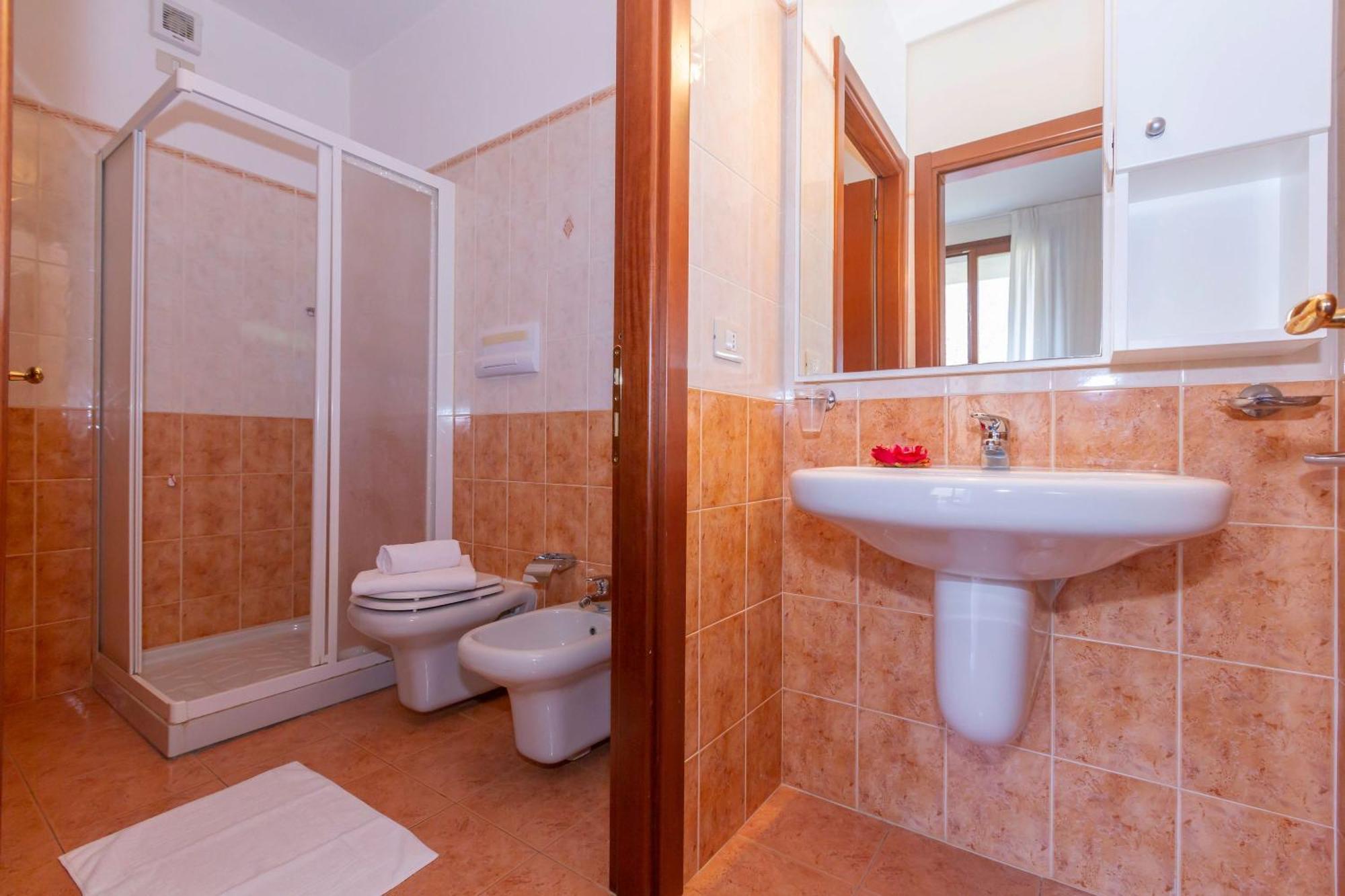 Budget Village - Porto Letizia Aparthotel Porlezza