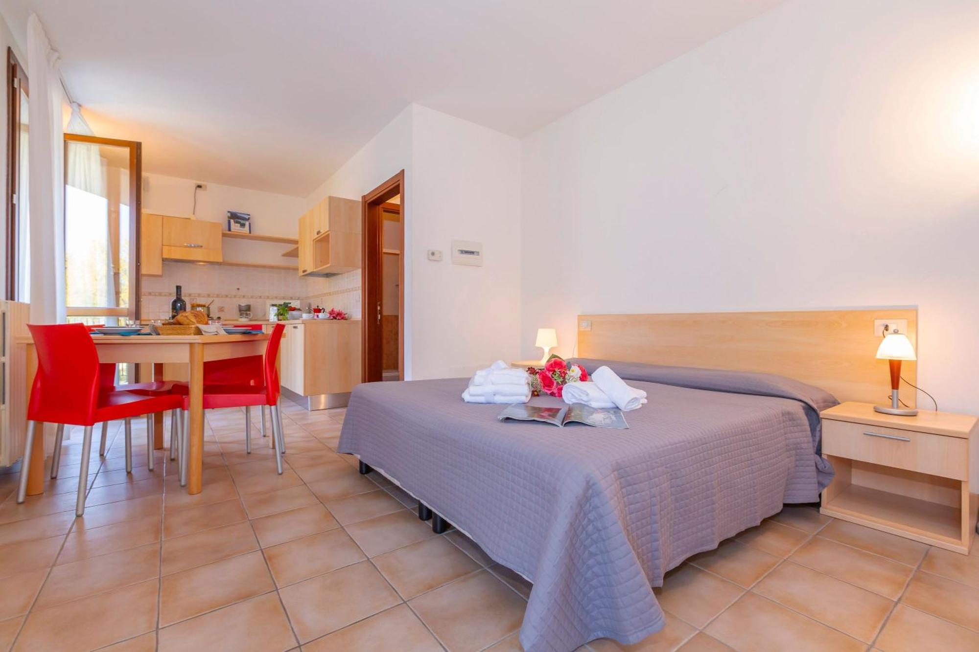 Budget Village - Porto Letizia Aparthotel 2*